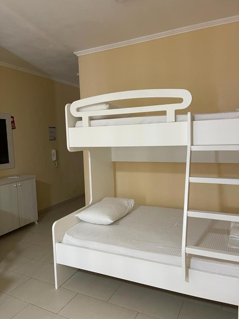 Shëngjin Hotel Adria מראה חיצוני תמונה