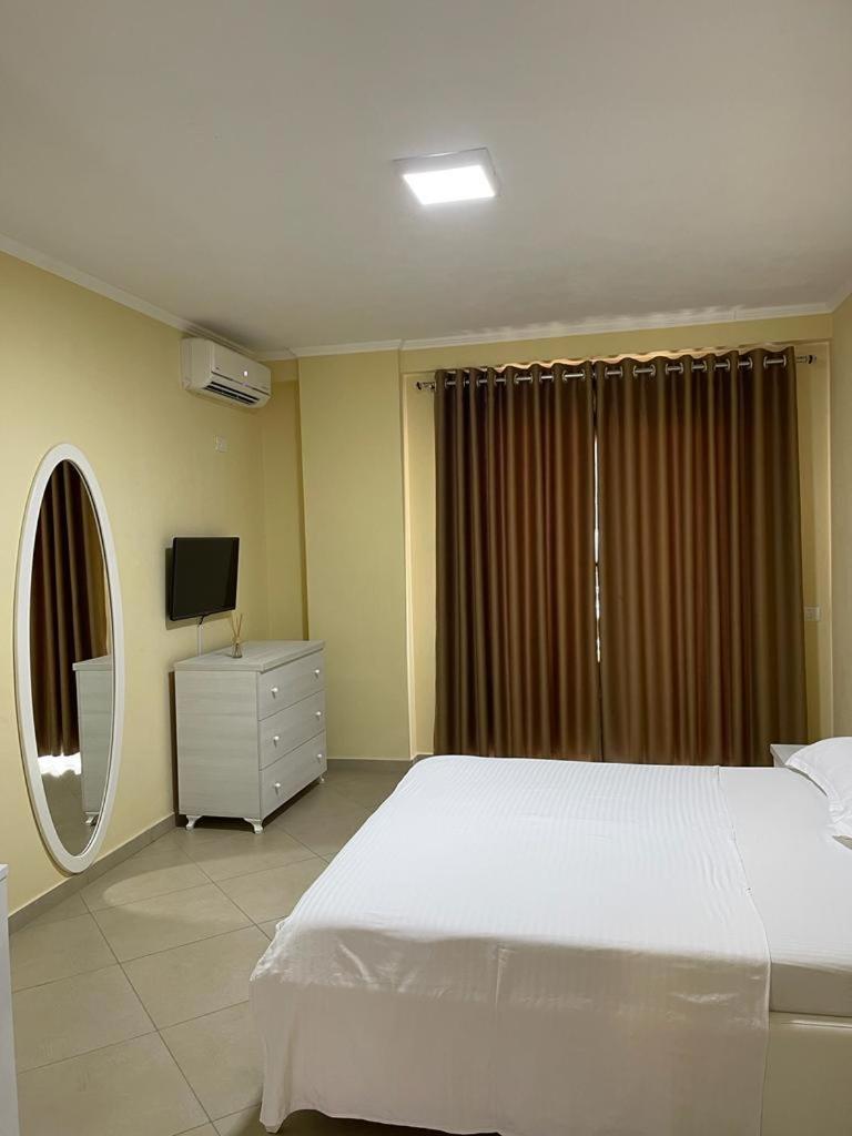 Shëngjin Hotel Adria מראה חיצוני תמונה