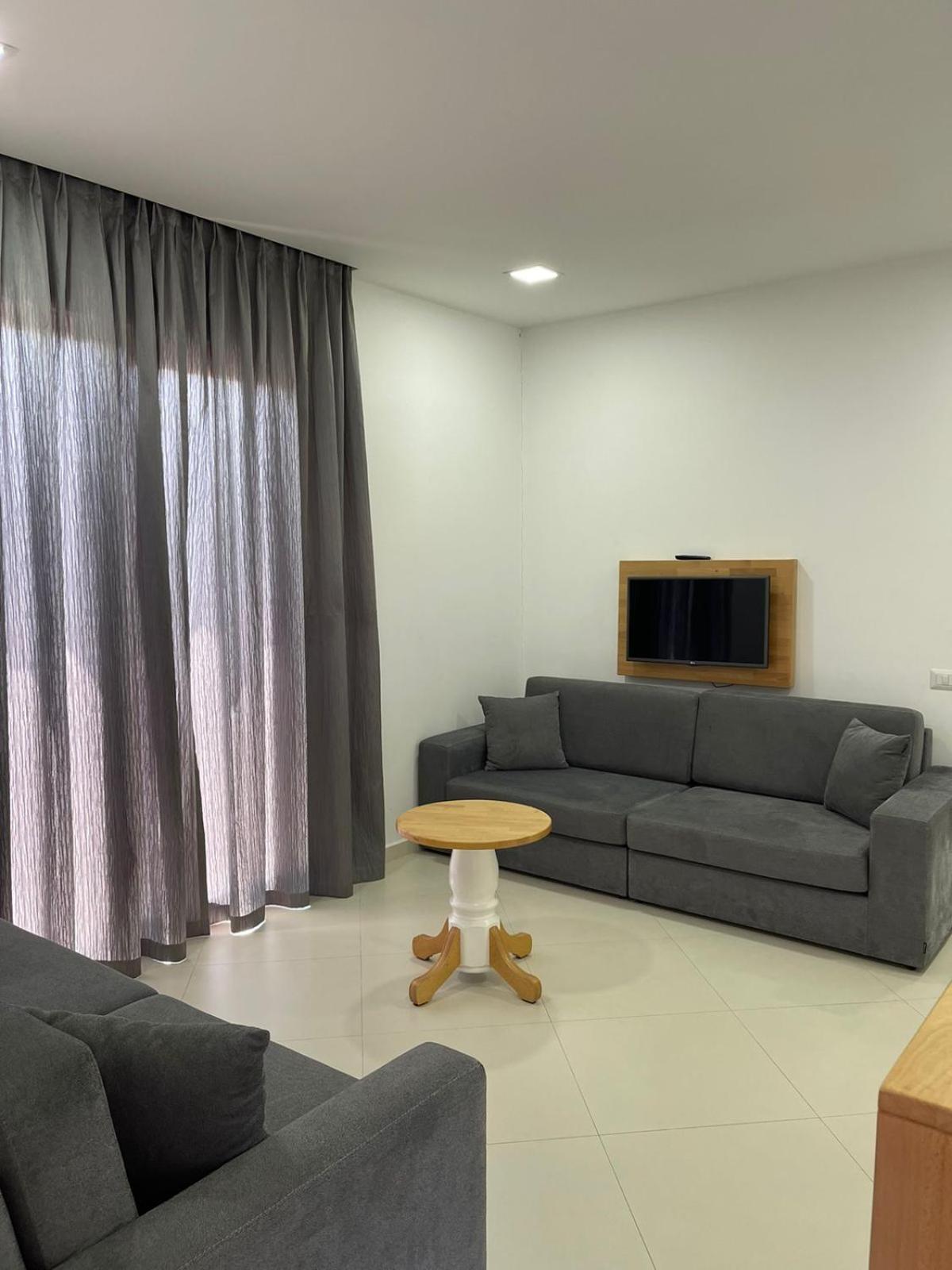Shëngjin Hotel Adria מראה חיצוני תמונה