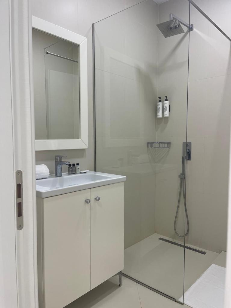 Shëngjin Hotel Adria מראה חיצוני תמונה