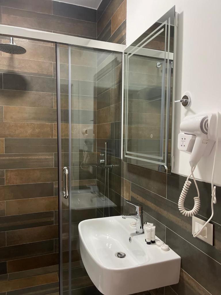 Shëngjin Hotel Adria מראה חיצוני תמונה