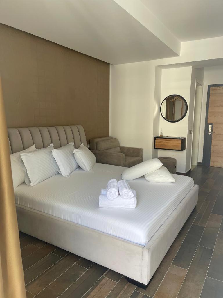 Shëngjin Hotel Adria מראה חיצוני תמונה