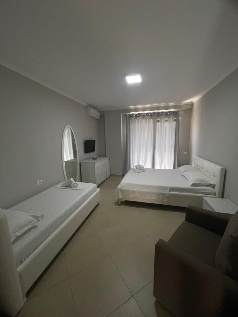 Shëngjin Hotel Adria מראה חיצוני תמונה