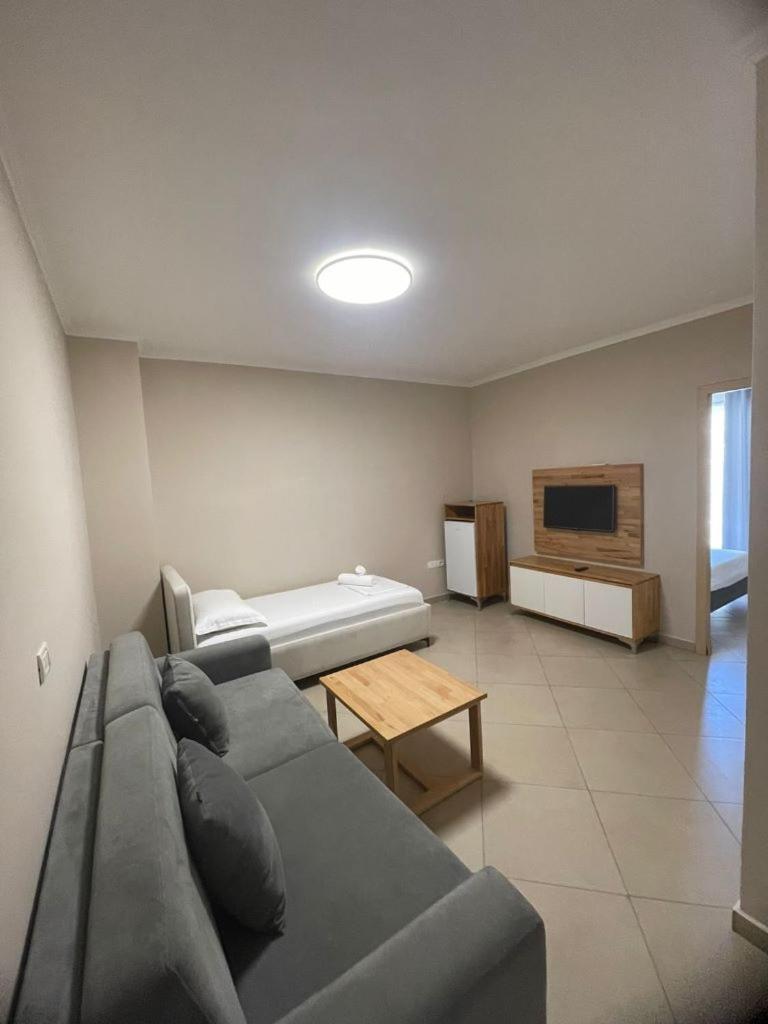 Shëngjin Hotel Adria מראה חיצוני תמונה