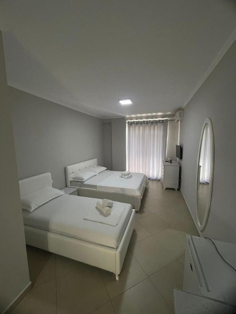 Shëngjin Hotel Adria מראה חיצוני תמונה
